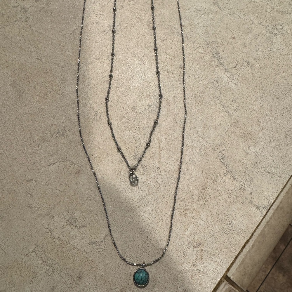 Elegant Silver Necklace with Pendant